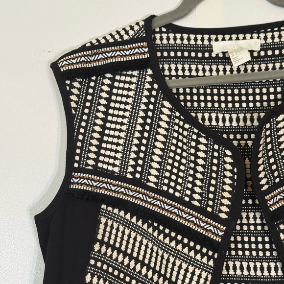 H&M Boho Tapestry Black White Patterned Fringe Vest | Size 8 - Picture 2 of 12